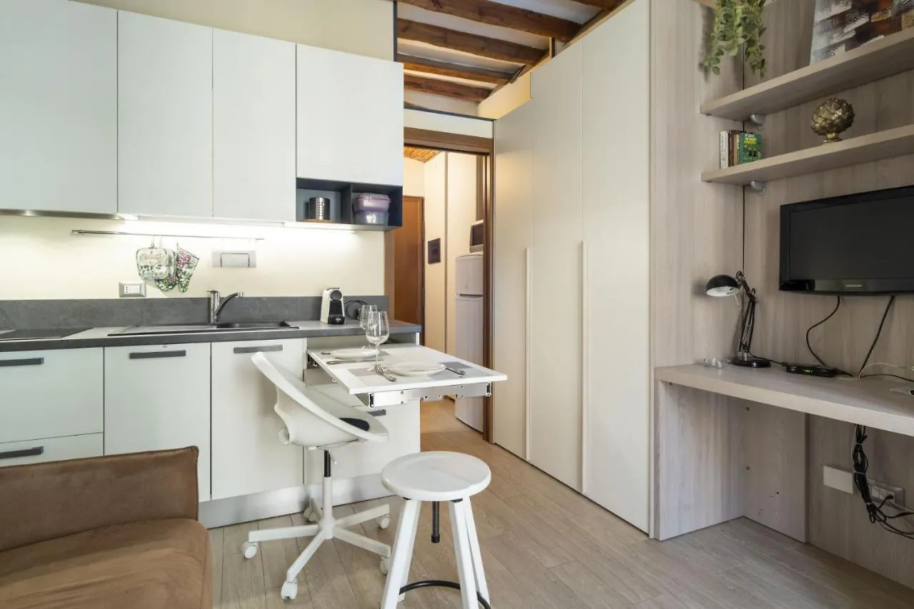 Apartment Easylife - Romantico Rifugio In Porta Venezia Milan