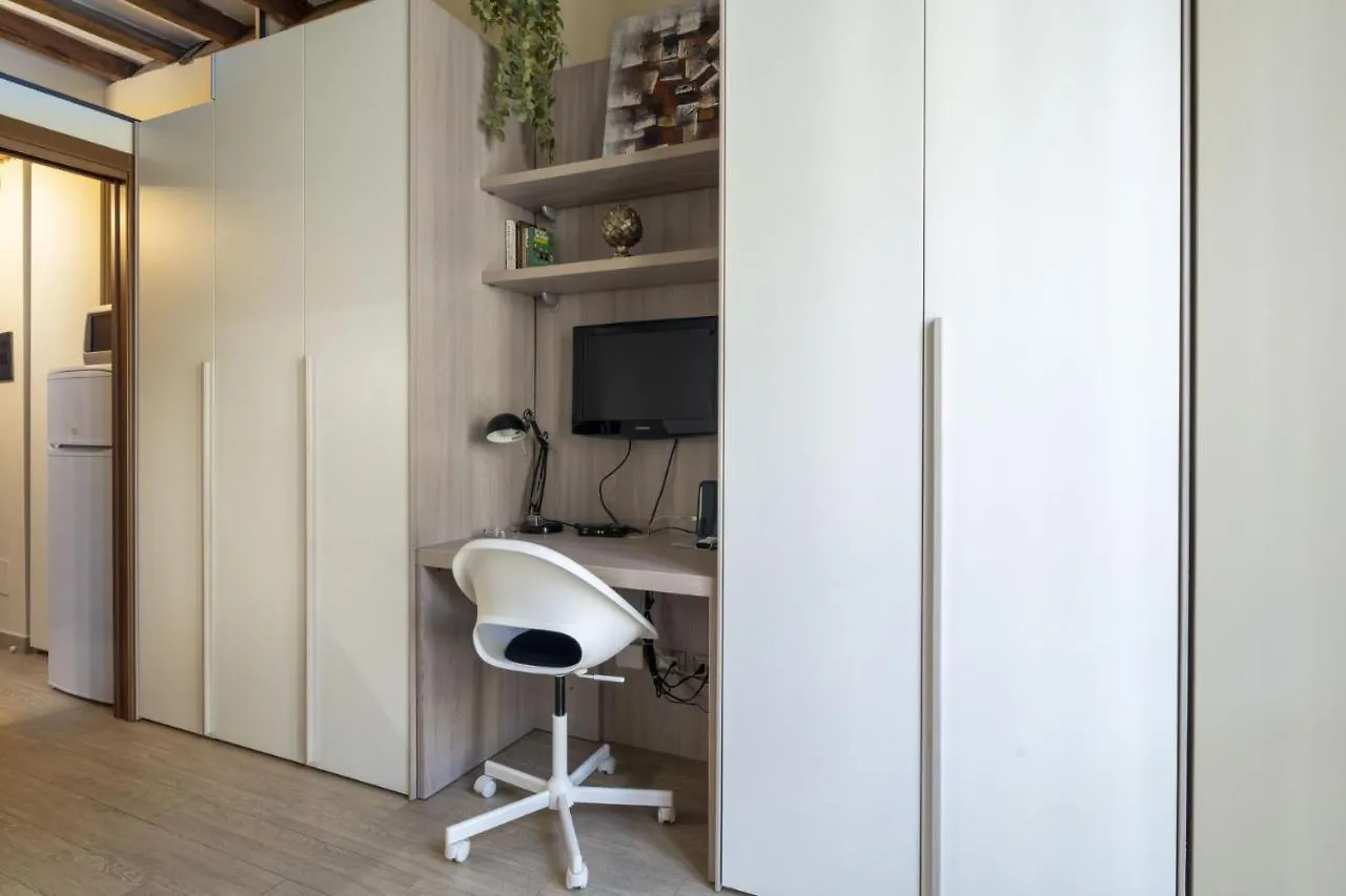 Apartment Easylife - Romantico Rifugio In Porta Venezia Milan